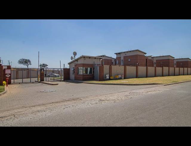 2 BEDROOM APARTMENT FOR SALE IN ESTHER PARK